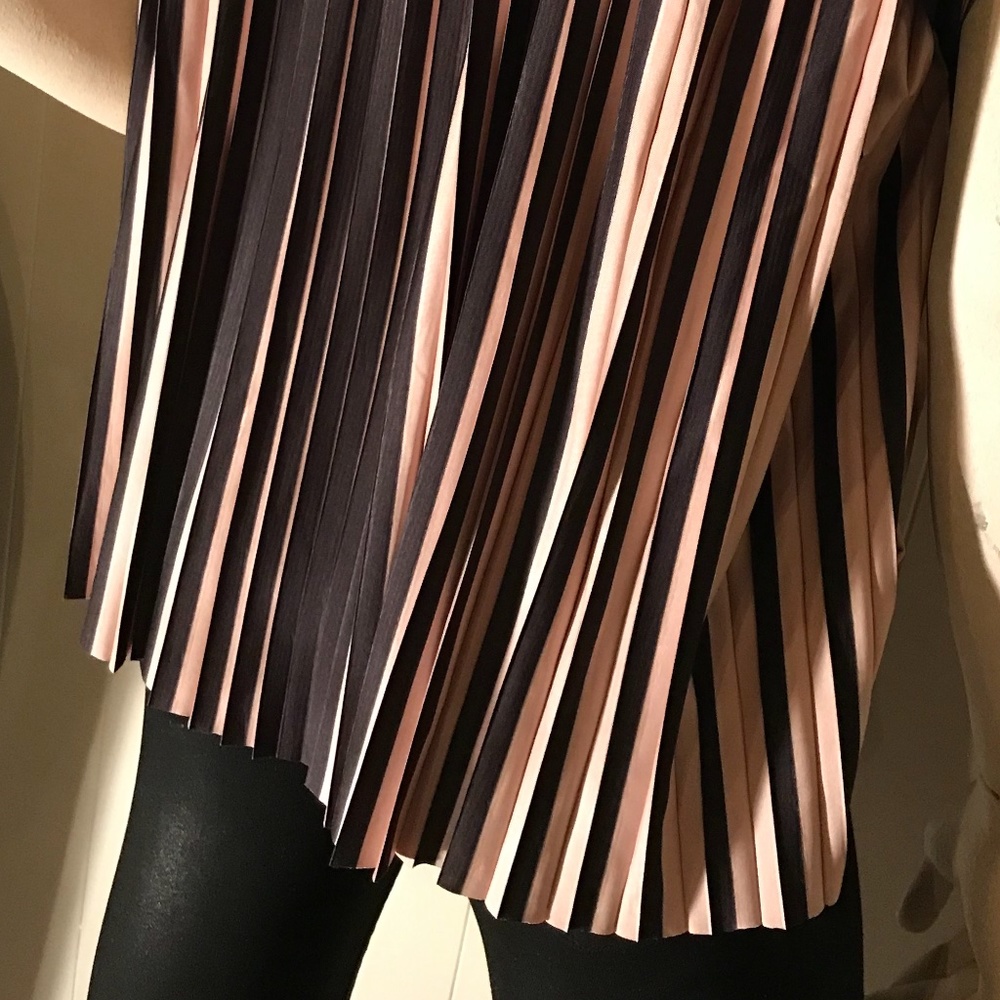 Colorblock Sleeveless Blouse - Picture 4 of 8